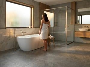 Quel carrelage de sol choisir pour une salle de bain humide