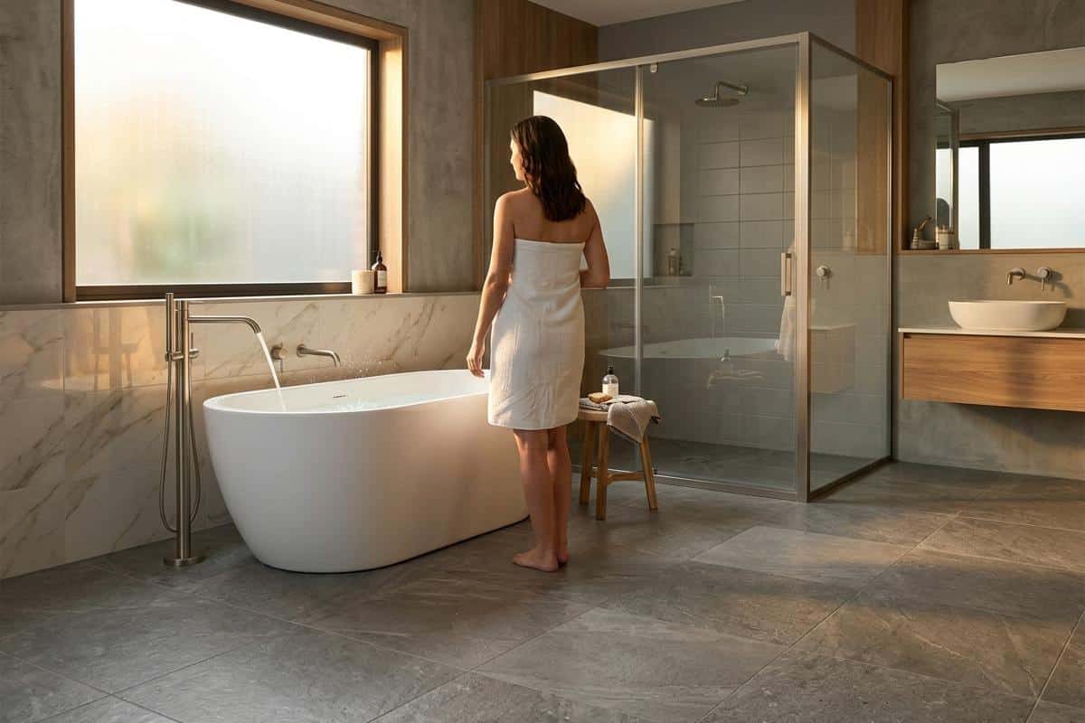 Quel carrelage de sol choisir pour une salle de bain humide